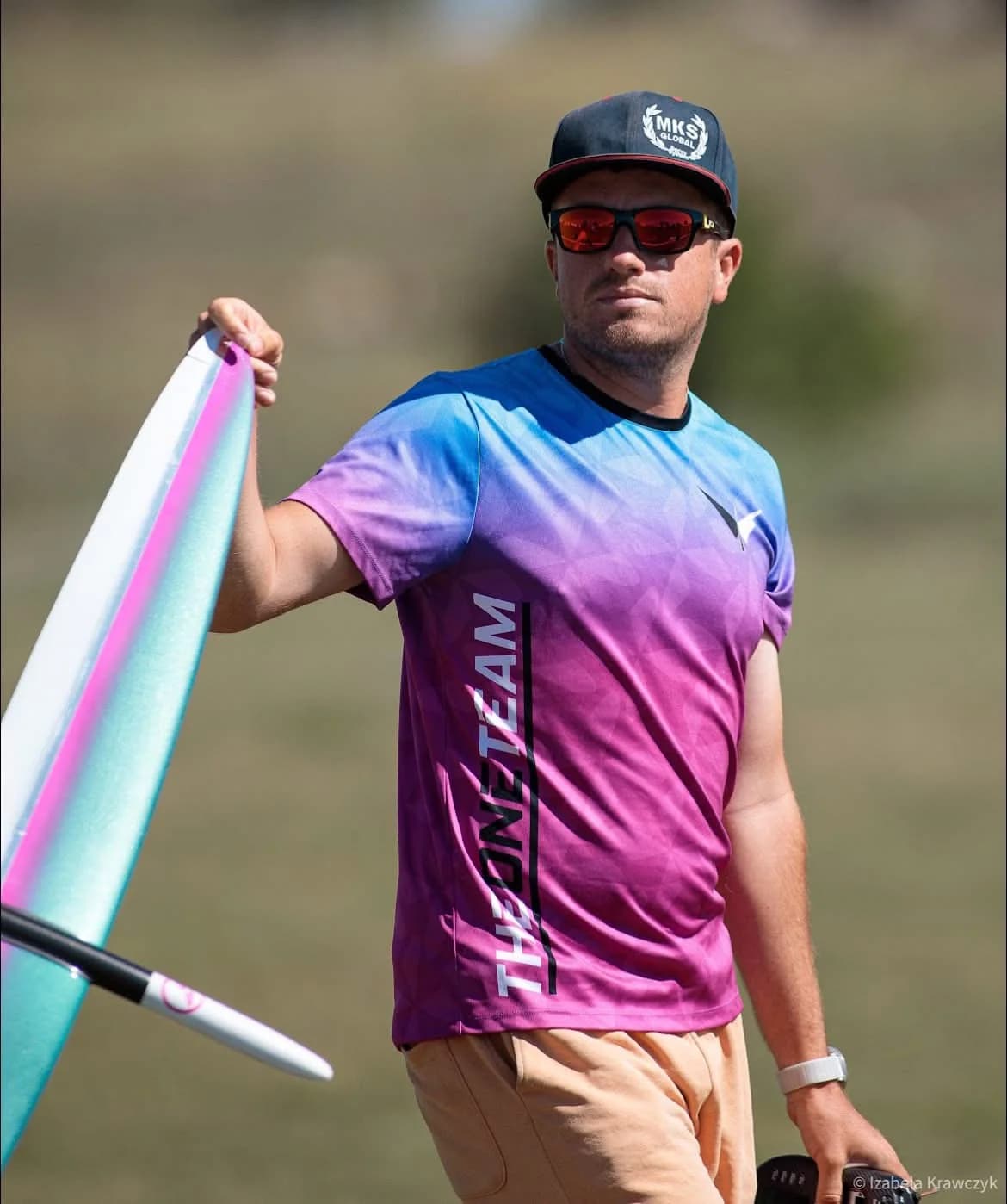 Arijan Hucaljuk holding a D1S glider