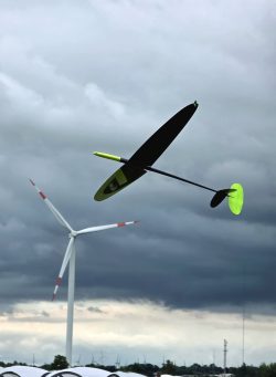 D1S DLG glider in flight